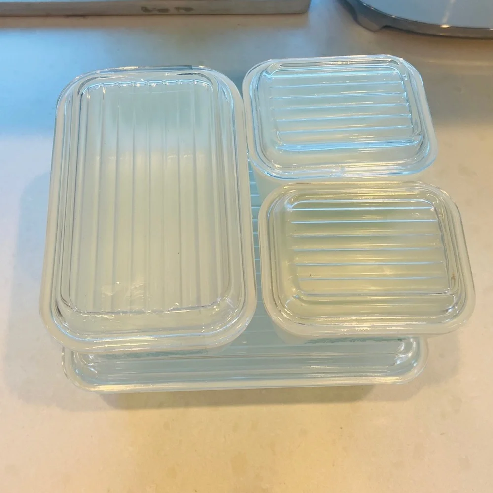 Vintage Pyrex Amish Butterprint Set of 4 Refrigerator Dishes w/ Lids Turquoise - Picture 3 of 8